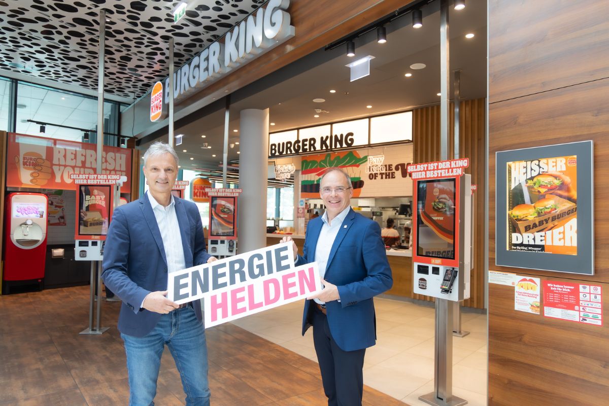 v.l.n.r. Hartmut Graf (The Eatery Group) und Thomas Pucharski (ENERGIEALLIANZ Austria) © ENEGIEALLIANZ Austria