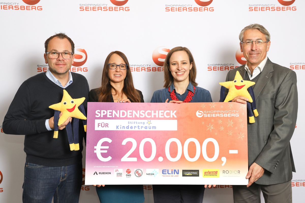 v.l.n.r.: Dieter Hahn, MBA (Key Account Manager ENERGIEALLIANZ Austria), Dr. Heidelinde Zinser (Centermangerin ShoppingCity Seiersberg); Christine Drechsler, MA (Geschäftsführung Stiftung Kindertraum), Mag. Anton Cech (Geschäftsführer ShoppingCity Seiersberg); © FOTO MUR | Rasoul Moradi