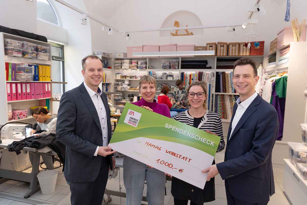 v.l.n.r. Norbert Stummer (Betriebsrat EAA), Waltraud Kaufmann (Leitung Mamas Werkstatt), Nicole Meissner (Geschäftsführerin Mamas Werkstatt), Herwig Hauenschild (Geschäftsführer EAA)